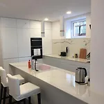 Apartment Luksusowy Apartament Pod Lasem, Otwock -Shared Garden, Sauna, Wood Hot Tub! Hot Tub Seasonal May To October *