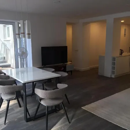 Luksusowy Pod Lasem, -shared Garden, Sauna, Wood Hot Tub! Hot Tub Seasonal! דירה אוטווק