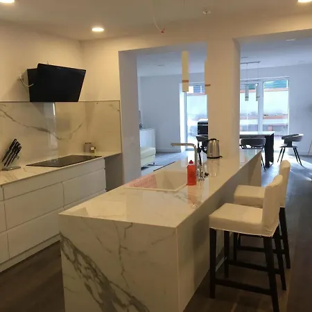 Luksusowy Pod Lasem, -shared Garden, Sauna, Wood Hot Tub! Hot Tub Seasonal! דירה אוטווק