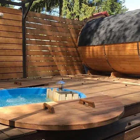 Luksusowy Pod Lasem, -shared Garden, Sauna, Wood Hot Tub Between Two Apartments! Hot Tub Seasonal To October