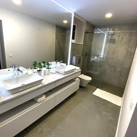 Luksusowy Pod Lasem, -shared Garden, Sauna, Wood Hot Tub! Hot Tub Seasonal! דירה