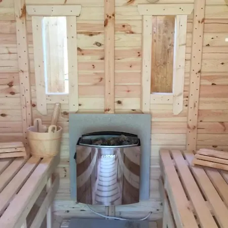 Luksusowy Pod Lasem, -shared Garden, Sauna, Wood Hot Tub Between Two Apartments! Hot Tub Seasonal To October أوتفوك