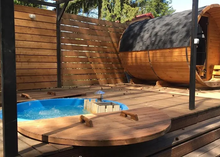 Luksusowy Pod Lasem, -shared Garden, Sauna, Wood Hot Tub! Hot Tub Seasonal!